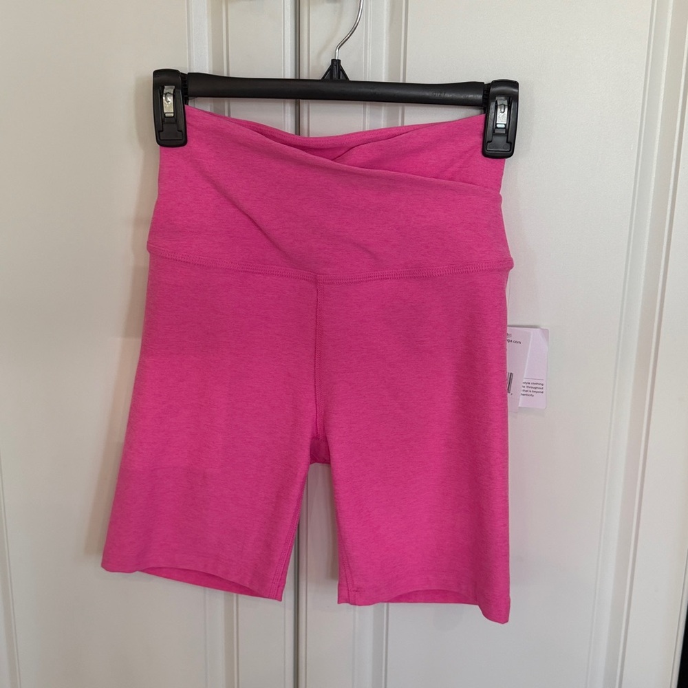 Beyond Yoga Spacedye At Your Leisure High Waisted v waist Biker Short size small